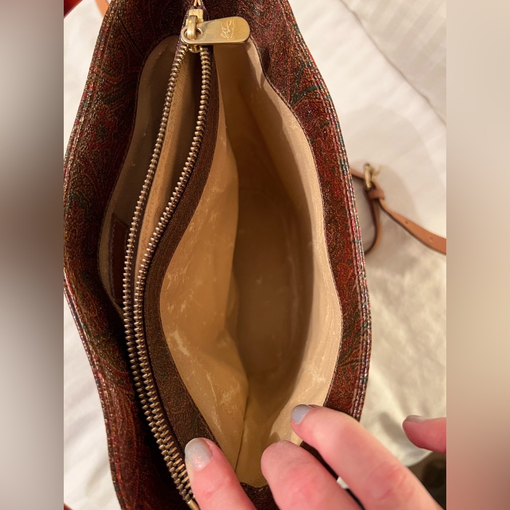 ETRO BAG very rare. Tortoise shell lucite handle, outside pristine w/no scuffs. - Picture 13 of 14